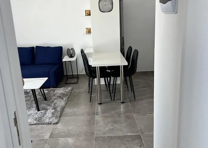 Sea View Apartment *